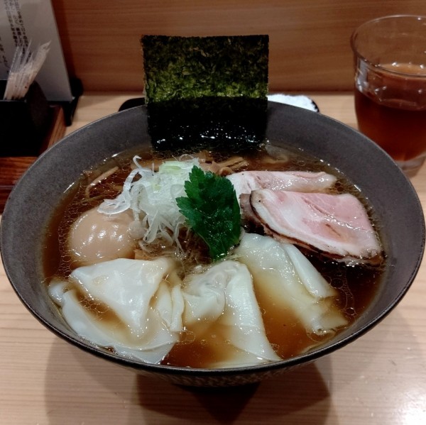 「特製中華そば(並)」@自家製麺 ロビンソンの写真