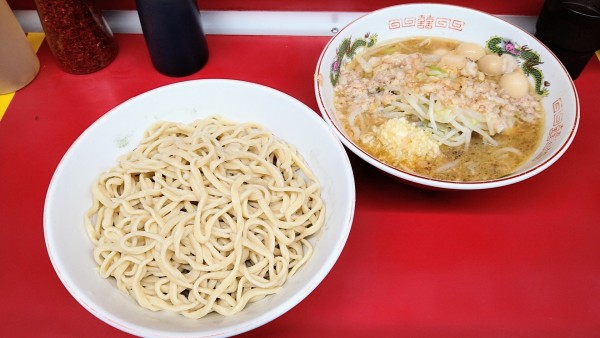 「つけ麺(ニンニク増し・アブラ)+うずら」@ラーメン二郎 湘南藤沢店の写真