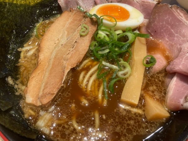 「[限定]人類みな一風堂(厚切り&低温チャーシュー)+替え玉」@博多一風堂 池袋店の写真