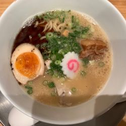 ミラノミニキングとんこつラーメン