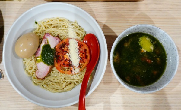 「バジルとトマトの塩つけ麺＋半熟煮玉子」@拉麺 大公 南太田本店の写真