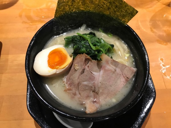 「豚骨醤油 半めん 650円」@オリオン餃子 高崎駅前店の写真