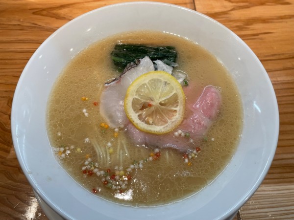 「鯛白湯らーめん　￥１０００」@麺屋 しゃちほこの写真