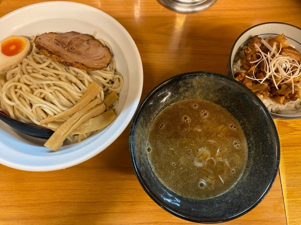「にぼしつけ麺850円＋ちゃあしゅうどん300円」@香味屋の写真
