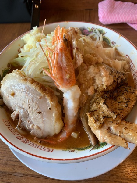 「怪味鳳翼龍蝦豚骨剛力麺(ﾆﾝﾆｸｱﾌﾞﾗ)」@ガッツリラーメンいち豚 いわき鹿島店の写真