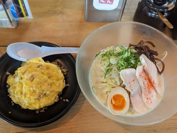「冷やし豚骨ラーメン」@まんねん 梅田本店の写真
