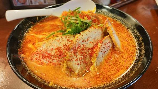 「辛味噌チャーシュー(大盛・大辛に変更)￥1,060」@威風 川崎店の写真