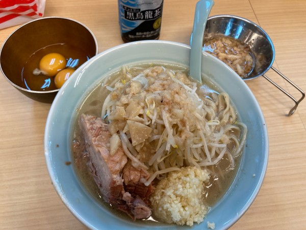 「塩ラーメン¥900+生卵¥50✖️2」@麺屋 顎で喰らえの写真