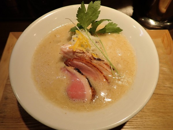 「カモックス～white duck Soup～ver」@鴨出汁中華蕎麦 麺屋yoshikiの写真