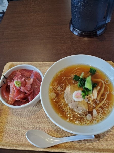 「まぐろ丼らーめん」@花板食堂ISHIKAWA ブランチ茅ヶ崎店の写真