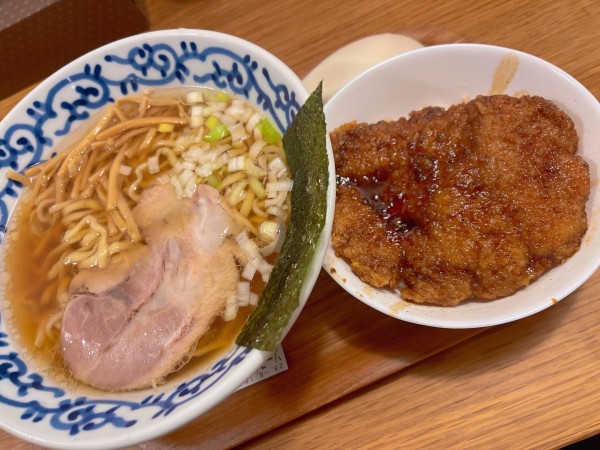「ソースカツ丼セット」@博多醤油ラーメン 月や 博多デイトス店の写真