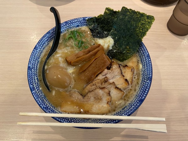 「特製豚骨醤油RAMEN」@RAMEN YAMADAの写真