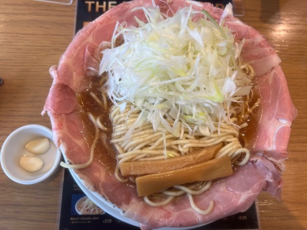 「ピストル950円+ねぎ165円+ニンニク2片22円」@ラーメン大戦争 神田店の写真