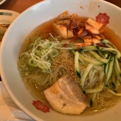 夏の冷麺（餃子セット）