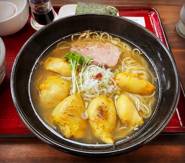 「炙りホヤ酸麻麺(温)」@天然だしラーメン 潮の音の写真