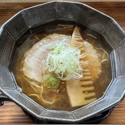 醤油らぁ麺（＋黒中華おゝ油）