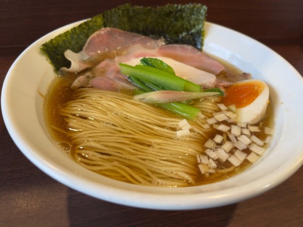 「上中華 煮干と鯖の醤油」@メヂカそば 吟魚の写真