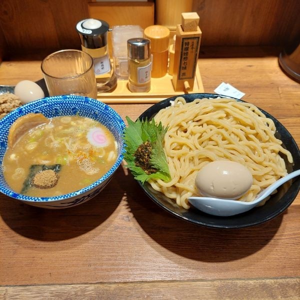 「生七味つけめん大盛＋豚ほぐし＋味玉味玉」@六厘舎 大崎店の写真