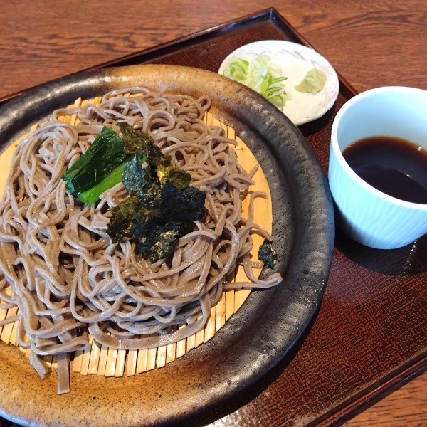 「飛騨牛のにぎりといわなのにぎり膳1980円、ざるそば715円」@五箇山旬菜工房 いわなの写真