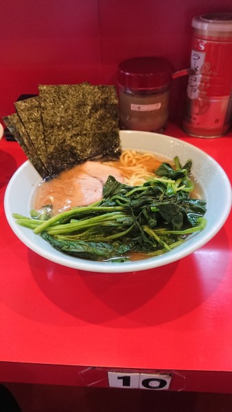 「ラーメン　麺固め　濃いめ　油多め」@横浜家系ラーメン 黄金家の写真