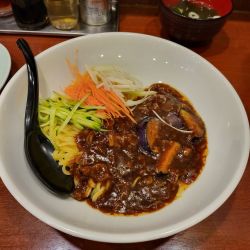 ジャージャー麺