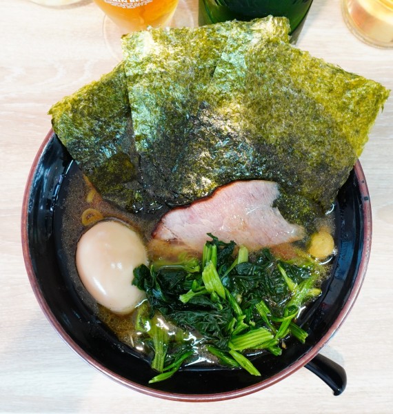 「朝ラーメン＋味玉＋ハートランド中瓶」@ラーメン桜道の写真