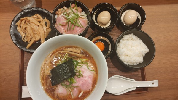 「醤油チャーシュー麺・大盛り・めんま・etc.…￥3,700」@日本橋 らぁ麺 めだか堂の写真