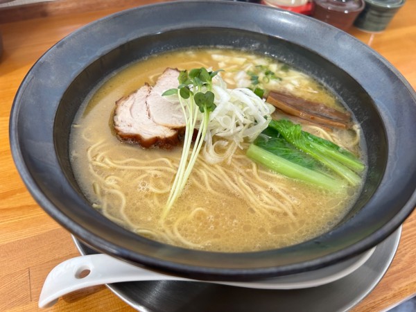 「こってり鶏中華らーめん」@麺寿 とものやの写真