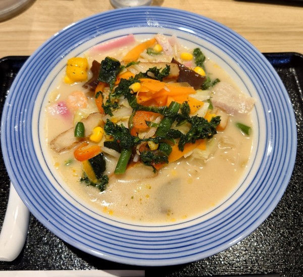 「彩りちゃんぽん(麺少なめ、790円)」@長崎ちゃんぽん リンガーハット 川越東洋大前店の写真