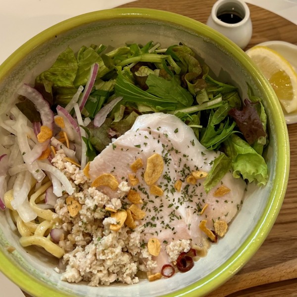 「ガーリックバジリコ（ニンニク並・バジル並）」@まぜそば モダンの写真