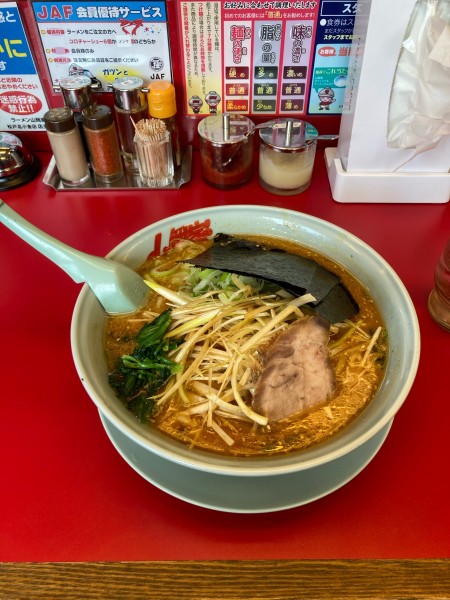 「特製味噌ラーメン＋白髪ねぎ」@ラーメン山岡家 松戸北小金店の写真