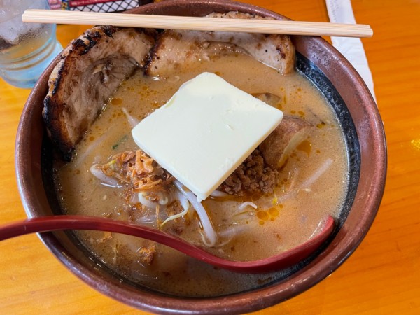 「北海道味噌 超バターラーメン＋焼豚2枚」@麺場 田所商店 行徳店の写真