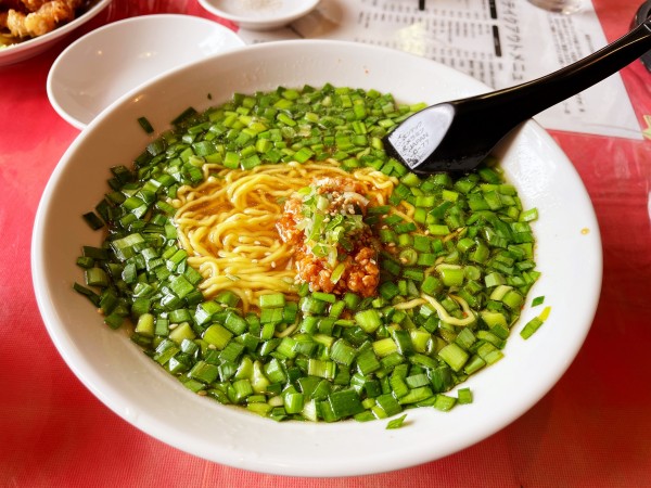 「ピリ辛ニラそば」@萬里の写真