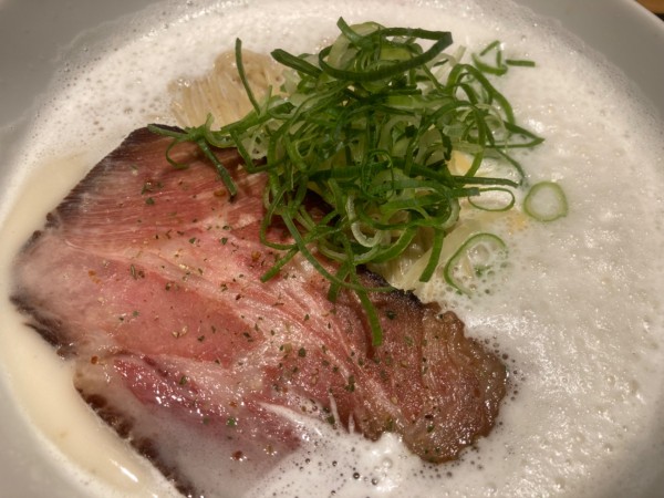 「【麦の道すぐれ】黒トリュフ香るNEO豚骨らーめん」@#新宿地下ラーメンの写真