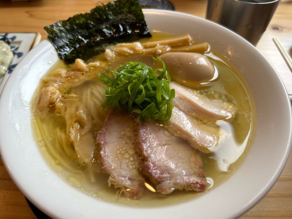 「特級黒さつま鶏塩1330円」@特級鶏蕎麦 龍介 神栖店の写真