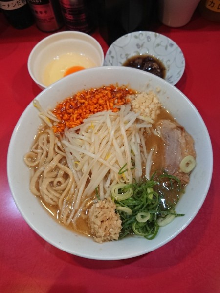 「ラーメン 小 200g ＋ 生たまご」@用心棒 市ヶ谷飯田橋の写真