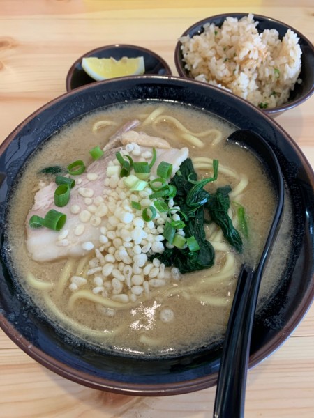 「鳥膳ラーメン880円 とりめし230円」@麺屋鳥膳の写真