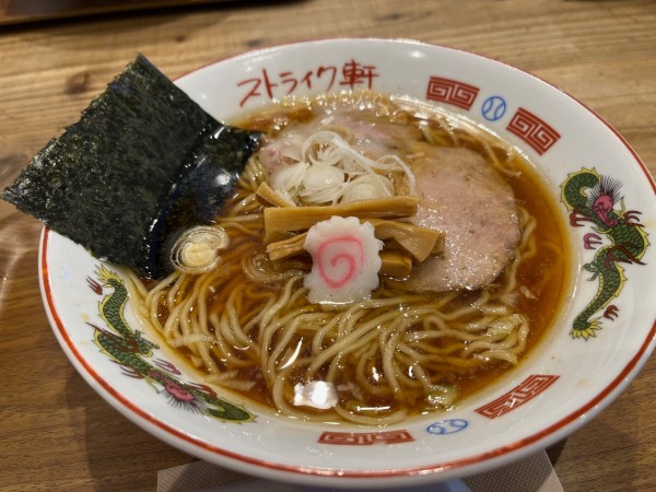 「ストレート（中華そば）」@ストライク軒 NOODLE STUDIOの写真