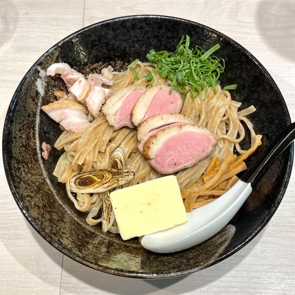 「鴨油とエシレバターの油そば」@柳麺 呉田-goden-の写真