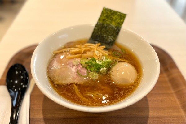 「特選淡麗醤油ラーメン¥1050（多加水麺）」@淡麗拉麺 己巳の写真