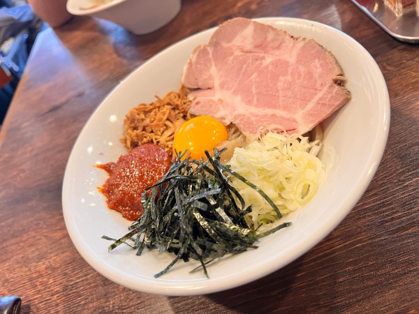 「冷やし油そば塩＋辛味噌」@麺屋 真心の写真