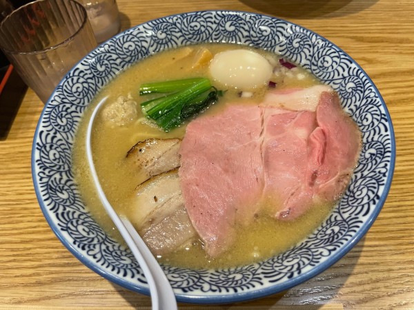 「味玉濃厚鶏白湯そば　950」@鶏節麺 かびらの写真