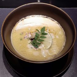 牡蠣白湯koeruラーメン