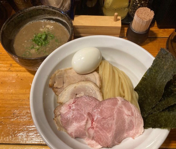 「特製濃厚煮干しつけ麺+和え麺　計1600円」@井さい東京の写真