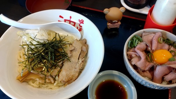 「油そば（650円）＋【限定】ﾛｰｽﾄﾋﾞｰﾌ丼（300円）」@元祖油そば専門店 東京麺珍亭本舗 高崎インター店の写真