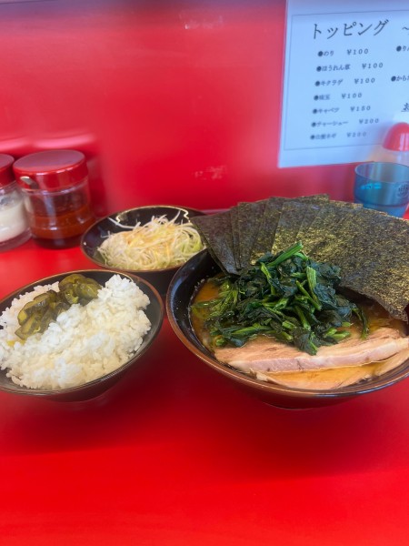「喜ラーメン900円　海苔増し　ほうれん草」@家系ラーメン 佐々喜家の写真