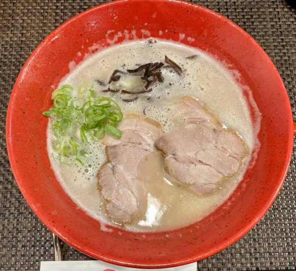 「赤の博多豚骨ラーメン＋替玉＋明太子ご飯」@麺屋とんぼの写真