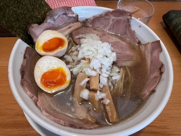 「まる特煮干しそば大盛り」@煮干そば とみ田の写真