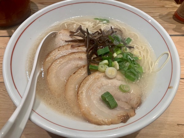 「純製らーめん＋肉＋煮玉子」@博多らーめん 虎の写真