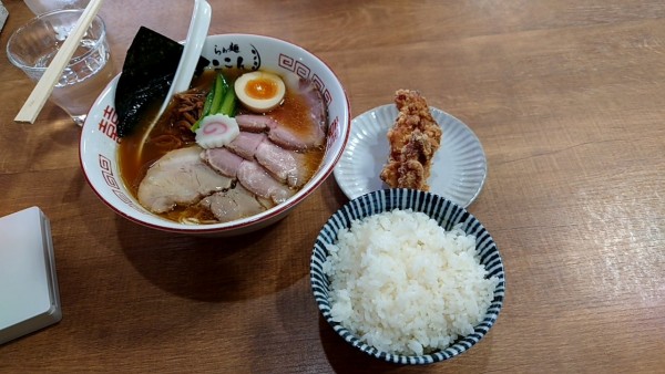 「鳥がら中華＋レアチャーシュー＋唐揚げ」@らぁ麺 ここんの写真